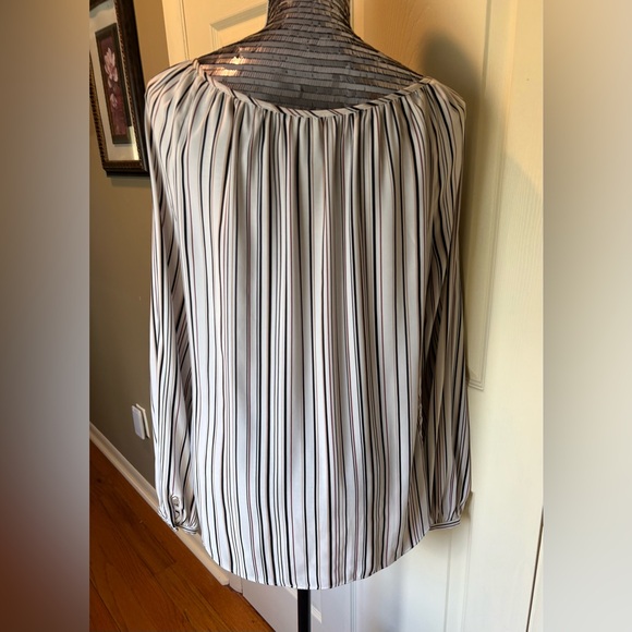 Chic White House Black Market Striped Blouse - Picture 2 of 4